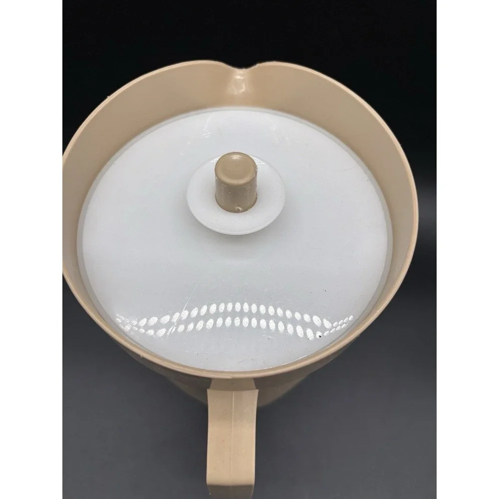 Tupperware 2 Quart‎ Pitcher Tan w/ Push Button Seal 800-8 Vintage